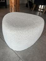 Leuke witte poef, driehoekig model, Ophalen of Verzenden, Rond, Minder dan 50 cm