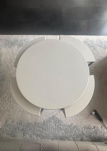 Salontafel met 4 inschuifbare bijzettafels beschikbaar voor biedingen