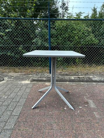 Tafel Max & Luuk – Model Stripe | Beton Grijs| Showroommodel beschikbaar voor biedingen