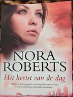 Nora Roberts - Het heetst van de dag, Ophalen of Verzenden, Gelezen, Nora Roberts, Nederland