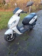 Kisbee 2013, Fietsen en Brommers, Scooters | Peugeot, Ophalen, Zo goed als nieuw, Benzine, Overige modellen