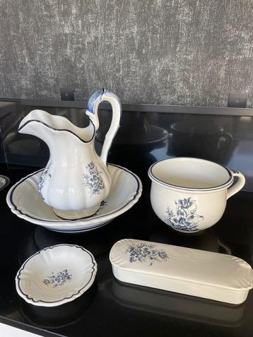 Antiek Lampetstel Blauw Bloemmotief beschikbaar voor biedingen