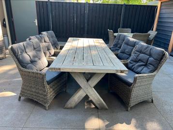 ZGAN Antique Grey tafel en 6 tuinstoelen beschikbaar voor biedingen