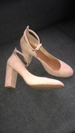 V32 beige pumps enkelbandje, maat44 , zijn gedragen........., Pumps, Beige, Ophalen of Verzenden, Gedragen