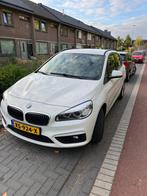 BMW 2-Serie Active Tourer 1.5 225XE Xdrive AUT 2017 Wit, Auto's, Automaat, Zwart, USB, Wit