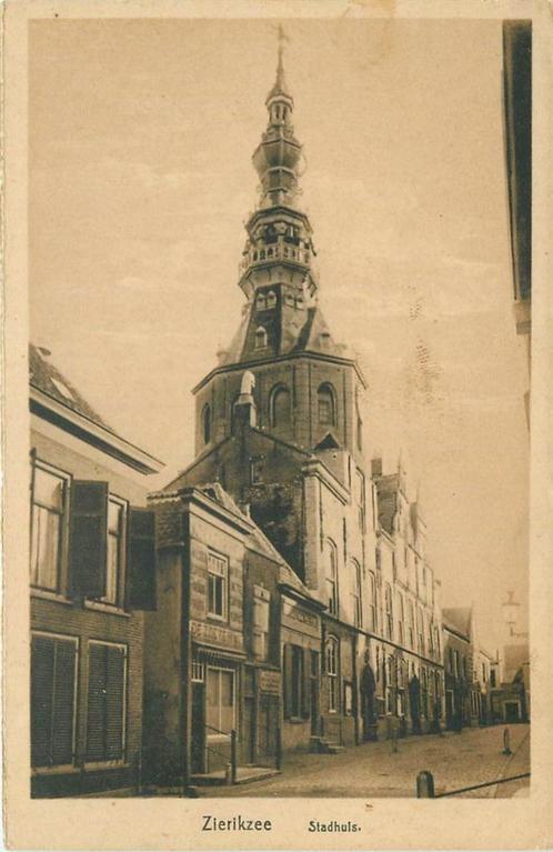(386-276-039) Zierikzee Stadhuis, Verzamelen, Ansichtkaarten | Nederland, Zeeland, Verzenden