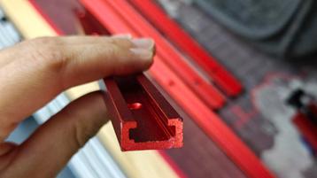 T track 19mm (2x30 cm en 2x 50cm)  beschikbaar voor biedingen