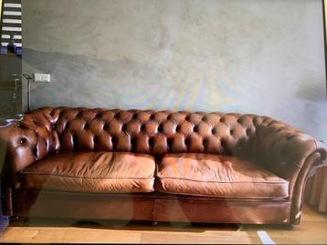 Chesterfield bank beschikbaar voor biedingen