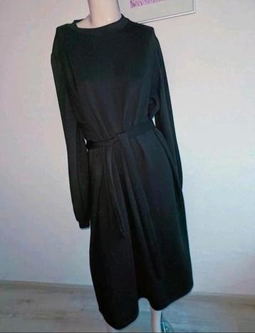 Sportieve Jurk - Zachte Stof, Wijde Mouwen beschikbaar voor biedingen