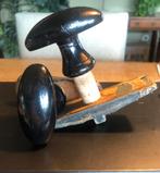 Twee leuke oude kastdeur knoppen, Ophalen of Verzenden