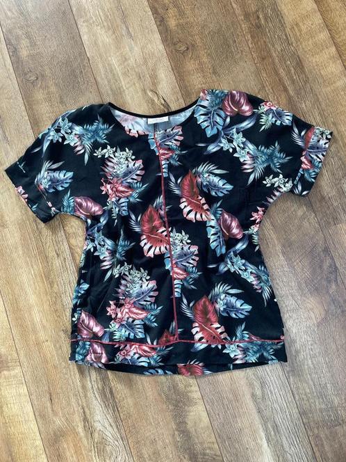 zo goed als nieuwe One Two Luxzuz blouse mt.M € 6,00, Kleding | Dames, Blouses en Tunieken, Zo goed als nieuw, Maat 38/40 (M)