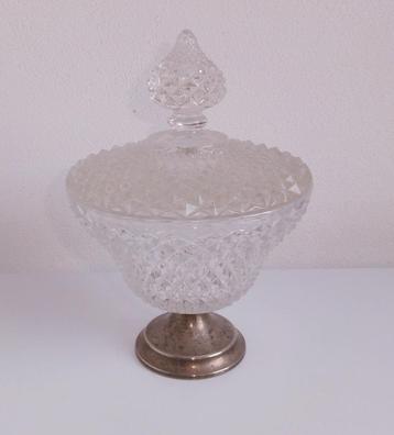 Suikerpot met voet en deksel, kristalgeslepen antiek beschikbaar voor biedingen
