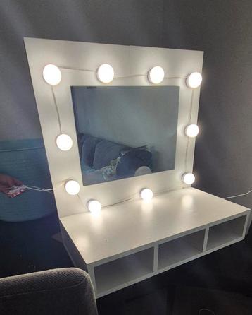 Hangkastje met spiegel en verlichting / makeup spiegel