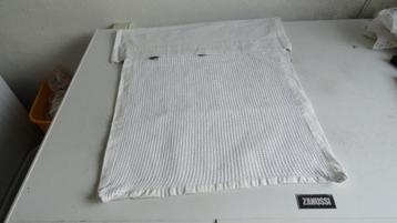 Gehaakt katoenen kussensloop met 3 knoopjes wit vintage beschikbaar voor biedingen