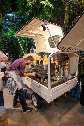 Koffiewagen bedrijfsfeest opening barista lokaal biologisch beschikbaar voor biedingen