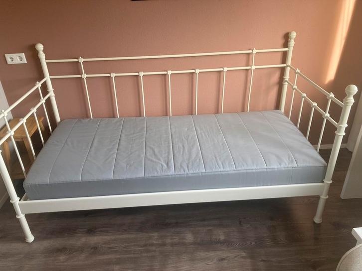 1 persoons bed ikea met ikea matras, Huis en Inrichting, Slaapkamer | Bedden, Gebruikt, Eenpersoons, Ophalen