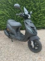 PIAGGIO ZIP 2023 BROM 2023 8096KM, Fietsen en Brommers, Ophalen, Maximaal 45 km/u, Zip, Zo goed als nieuw