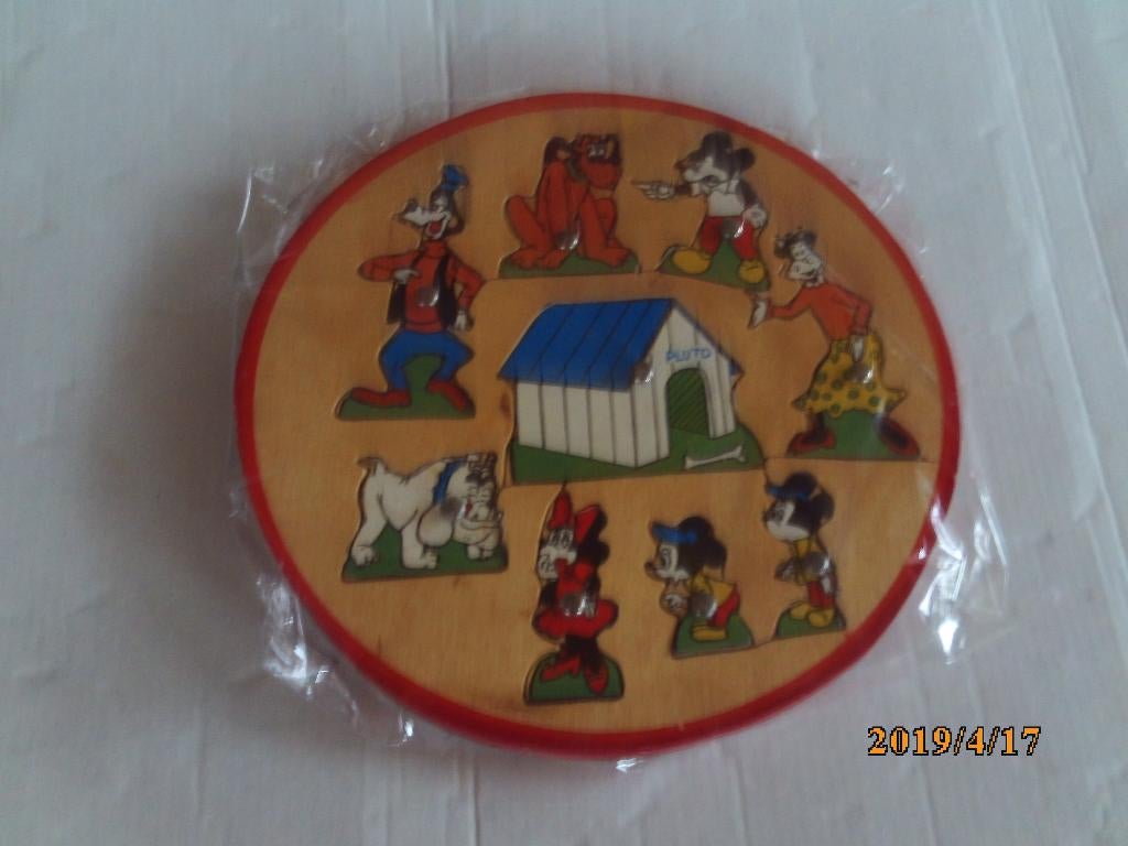 houten walt disney knoppenpuzzel, Kinderen en Baby's, Speelgoed | Houten speelgoed, Ophalen of Verzenden, Gebruikt