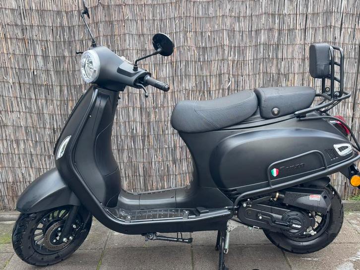 Senzo rivalux te koop, Fietsen en Brommers, Scooters | Overige merken, Zo goed als nieuw, Maximaal 25 km/u, Benzine, Ophalen