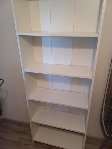 Witte boekenkast
