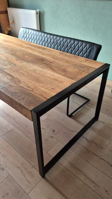 Mango houten eettafel beschikbaar voor biedingen
