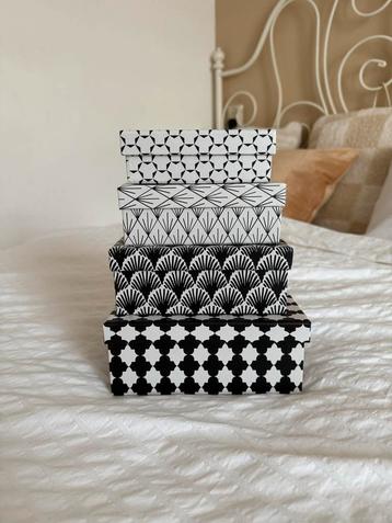 Opbergdozen met print beschikbaar voor biedingen