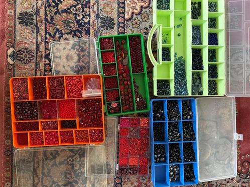 Heel veel glas kralen, Hobby en Vrije tijd, Kralen en Sieraden maken, Zo goed als nieuw, Kraal, Ophalen of Verzenden