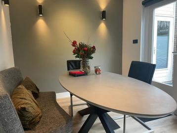 eetkamertafel beschikbaar voor biedingen