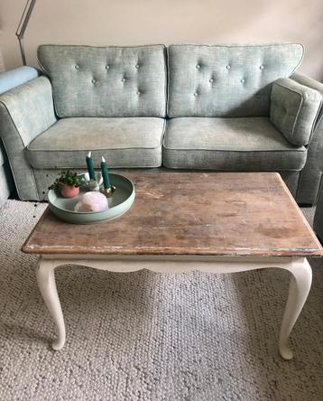 Gezellige, brocante salontafel