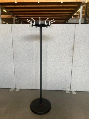 Van Esch Staande Kapstok, 40 euro beschikbaar voor biedingen