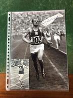 Foto (A4) + plaatje + handtekening Emil Zatopek Atletiek, Ophalen of Verzenden