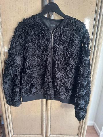 Yesta bomer jacket bloem zwart, slechts 1x gedragen maat 50 beschikbaar voor biedingen