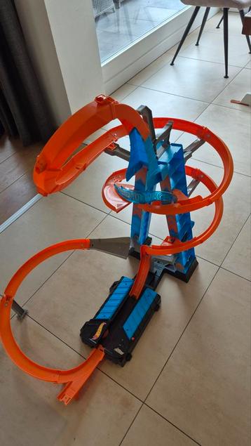 Hot Wheels Wolkenkrabber Racebaan  beschikbaar voor biedingen