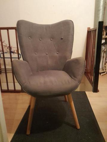 Grijze fauteuil met houten poten
