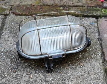Bakeliet oude lamp  beschikbaar voor biedingen