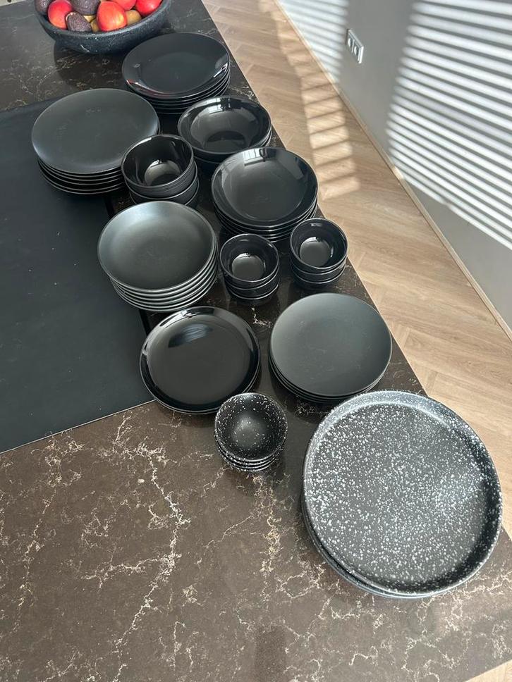 Zwart Servies - Complete Set of Losse Onderdelen, Huis en Inrichting, Keuken | Servies, Gebruikt, Compleet servies, Effen, Keramiek