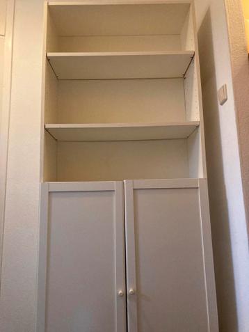IKEA Boekenkast met deuren - afbeelding 1