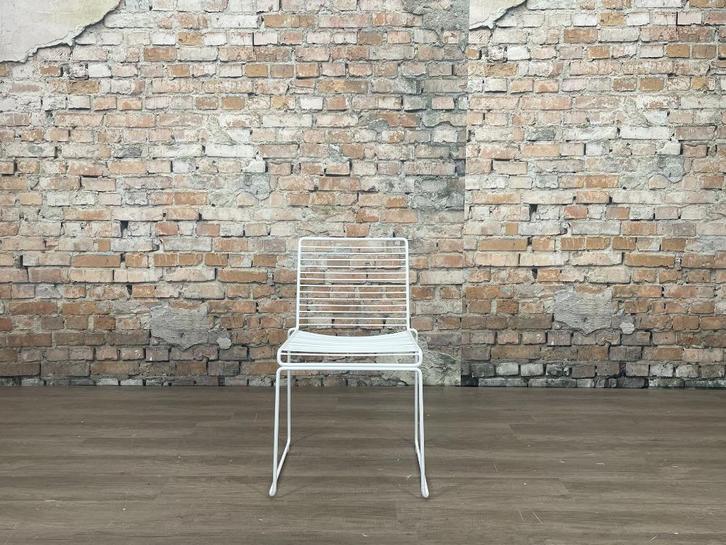 Hay Hee Dining Chair bij TheReSales, Huis en Inrichting, Stoelen, Zo goed als nieuw, Vijf, Zes of meer stoelen, Metaal, Wit, Ophalen of Verzenden
