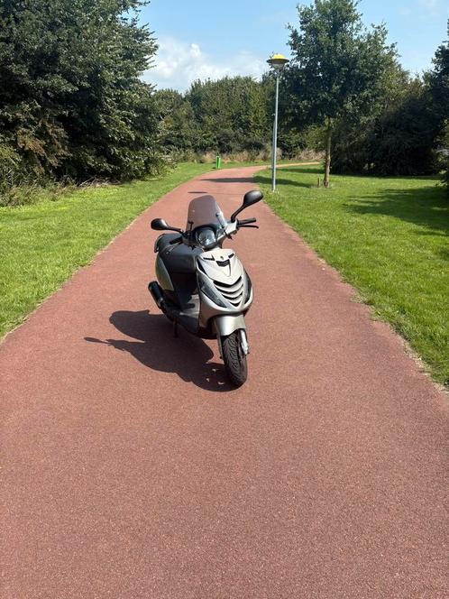 piaggio zip 80cc, Fietsen en Brommers, Scooters | Piaggio, Zo goed als nieuw, Zip, Benzine, Ophalen
