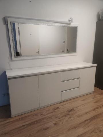 Hoogglans dressoir met spiegel  beschikbaar voor biedingen