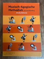 Muzisch-Agogische Methodiek - Dineke Behrend, Boeken, Ophalen of Verzenden, Zo goed als nieuw, Niet van toepassing