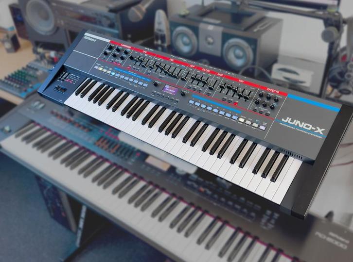 Roland Juno-X Syntheziser, Muziek en Instrumenten, Synthesizers, Zo goed als nieuw, 61 toetsen, Roland, Met midi-aansluiting, Met standaard