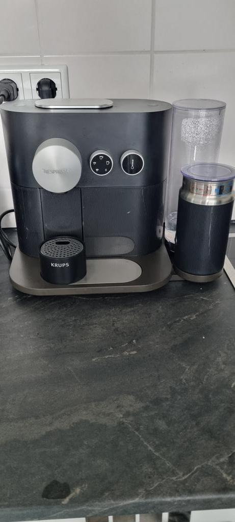 Nespresso, Witgoed en Apparatuur, Koffiezetapparaten, Gebruikt, Koffiepads en cups, Espresso apparaat, Afneembaar waterreservoir