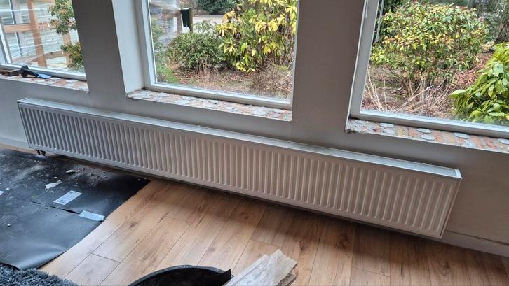 Radiator t22 300x40 brugman (2x), Doe-het-zelf en Verbouw, Verwarming en Radiatoren, Zo goed als nieuw, Radiator, 800 watt of meer