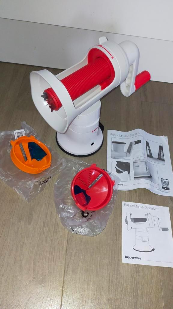 Tupperware Adaptachef Spiralizer met 2 messen, Huis en Inrichting, Keuken | Keukenbenodigdheden, Zo goed als nieuw, Ophalen of Verzenden