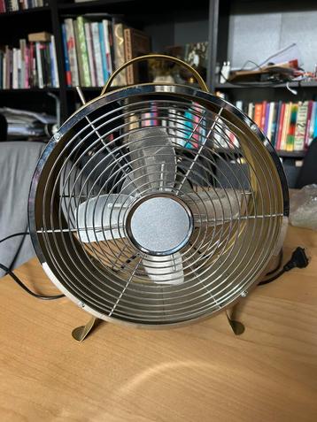 Vloerventilator retro pastel groen beschikbaar voor biedingen