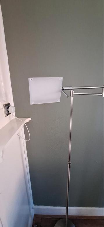 leeslamp beschikbaar voor biedingen