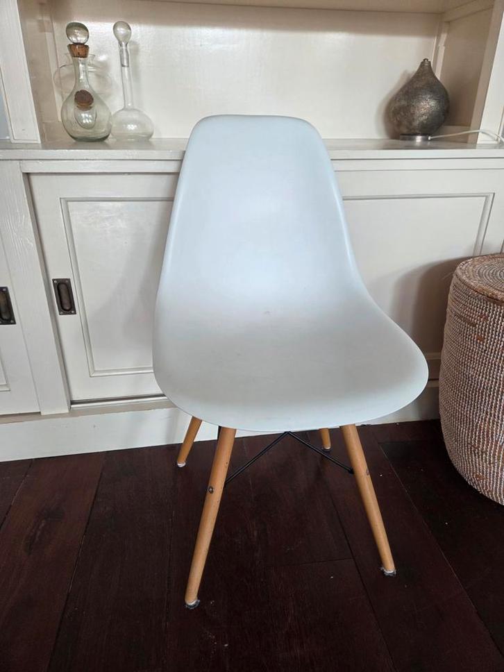 Witte Eames Stijl Stoel - Modern Design, Huis en Inrichting, Stoelen, Zo goed als nieuw, Eén, Hout, Kunststof, Wit, Ophalen of Verzenden