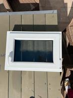 PVC Raamkozijn 75x55cm - Perfect voor renovatie!, Doe-het-zelf en Verbouw, Glas en Ramen, Ophalen, Gevelraam of Ruit, Gebruikt