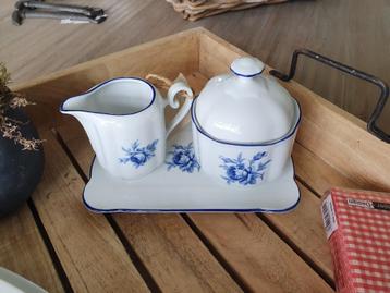 Brocante room stelletje blauwe rozen beschikbaar voor biedingen